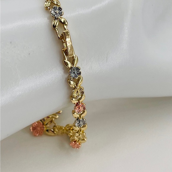 Virgin of Guadalupe bracelet plated in 18k Italian gold - Picture 4 of 7